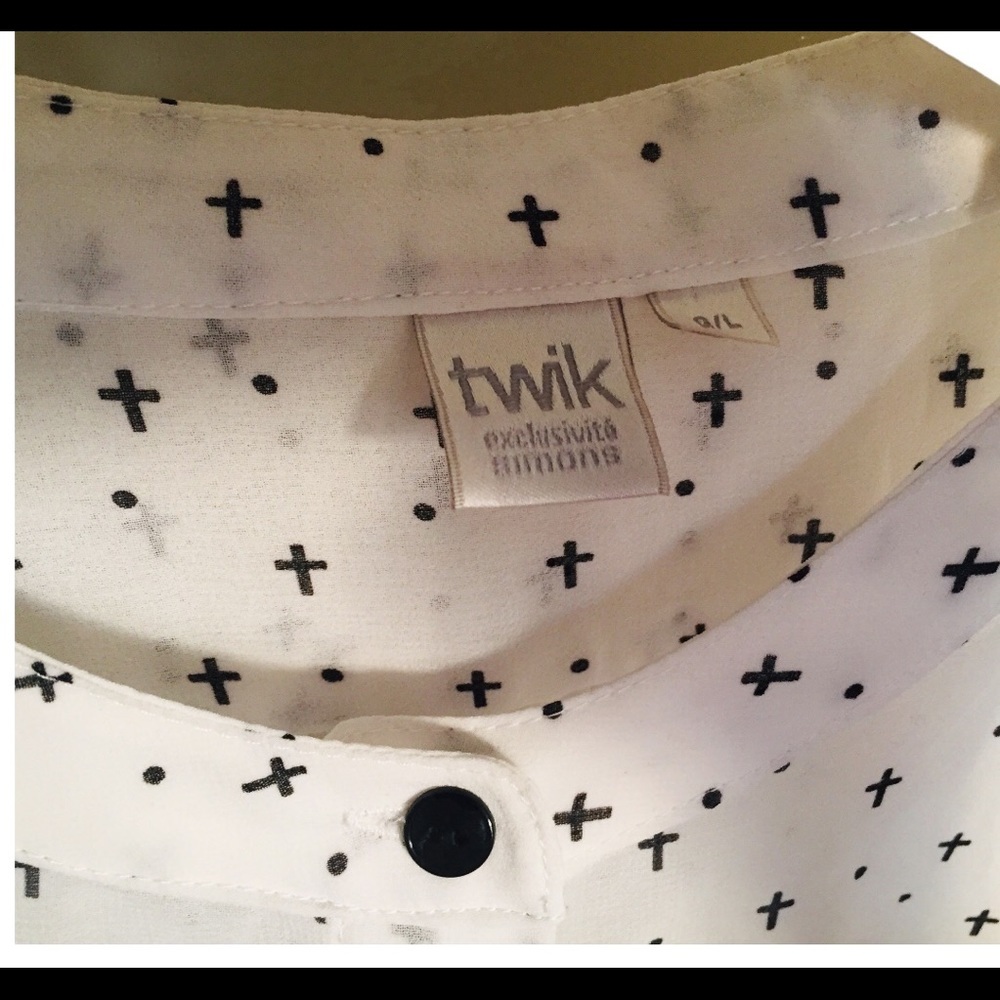 TWIK by Simons Dainty Cross Print Button Down Collarless Blouse Ivory Large - Picture 10 of 12